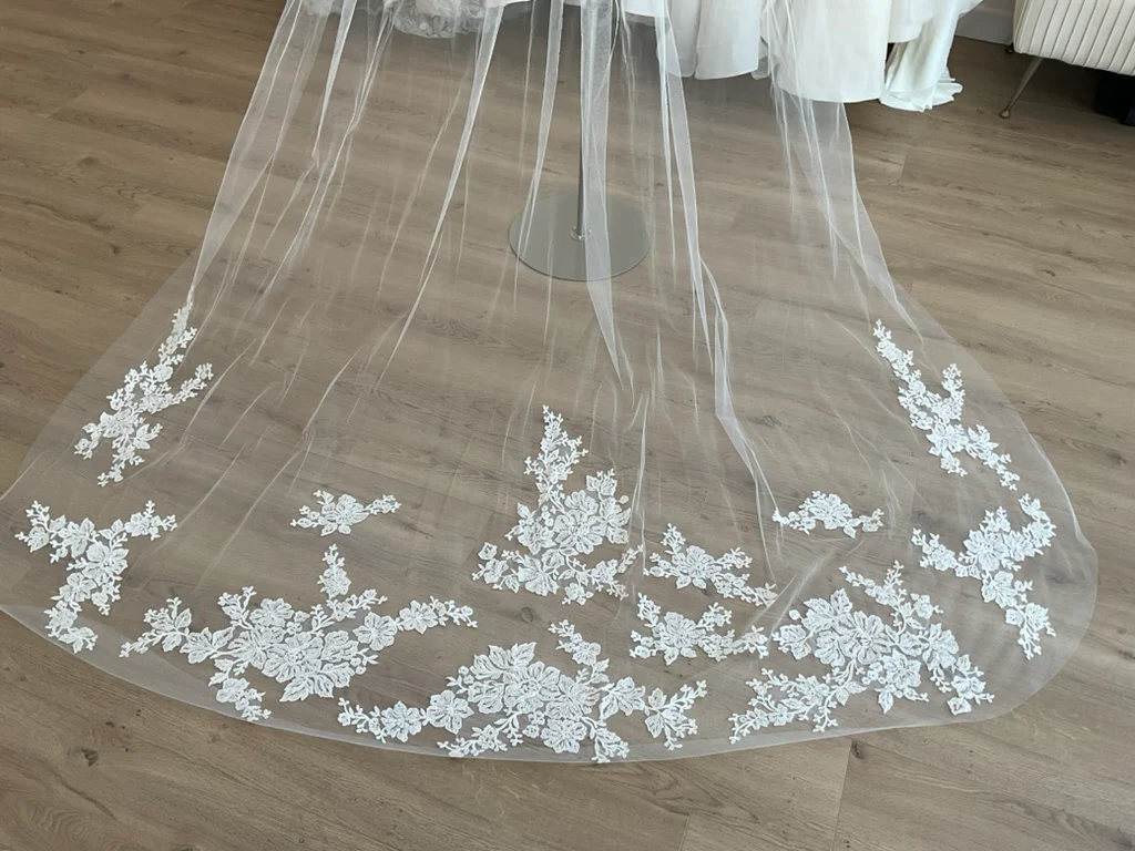 Amsale - R392 Veil - Image 4