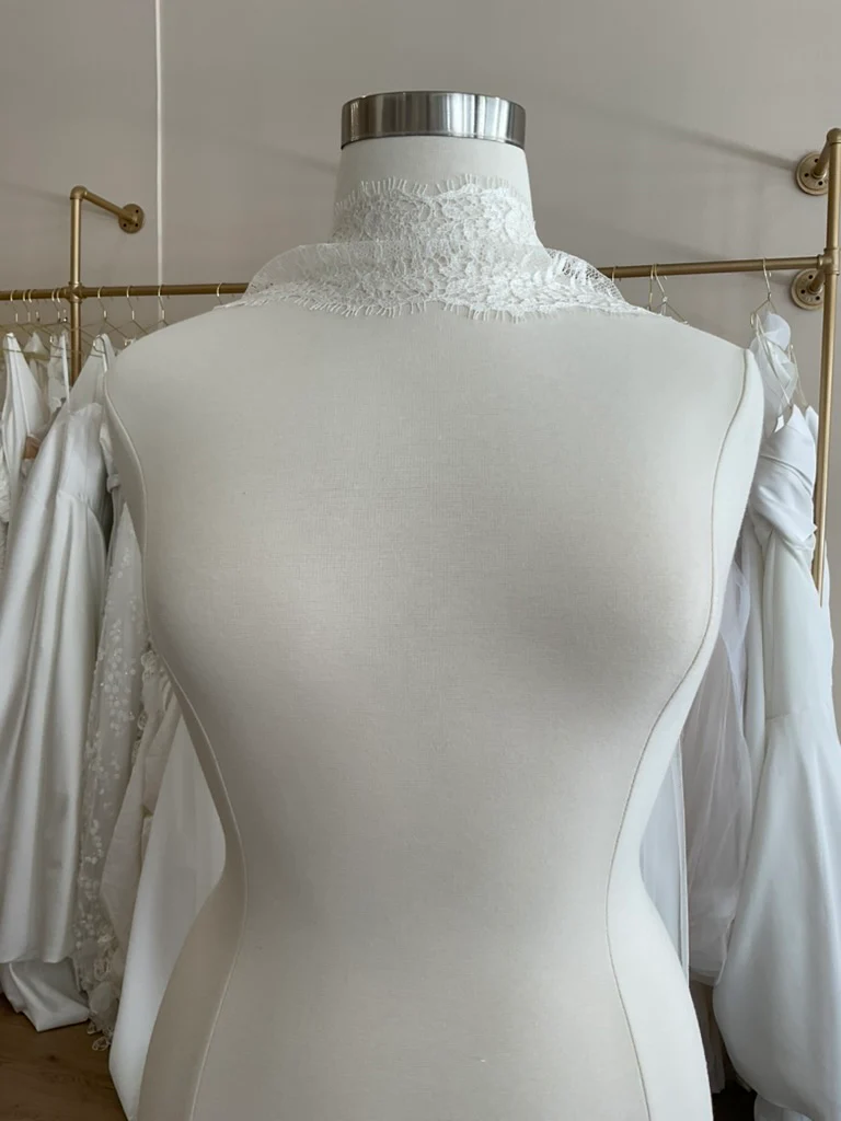 Cocoe Voci - French Chantilly and Tulle Scarf - Image 3