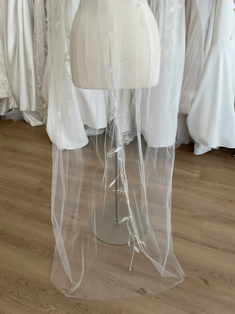 Malis Henderson - Flower and Pearl Veil - Image 4