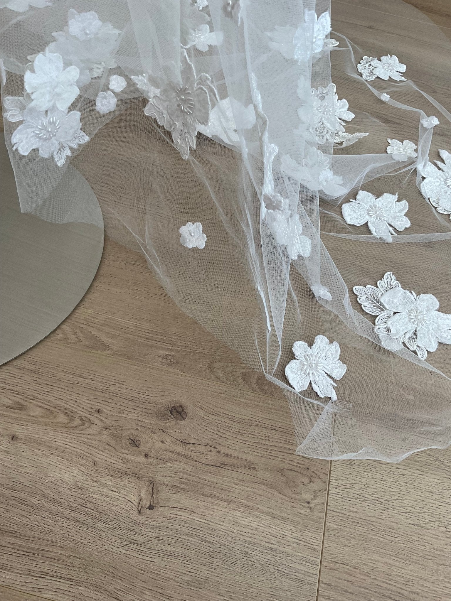 Mira Zwillinger - Siri veil - Image 11