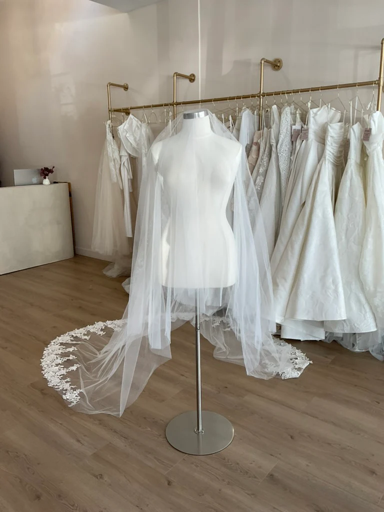 Monique Lhuillier - Cotton Lace Veil (Chapel) - Image 3