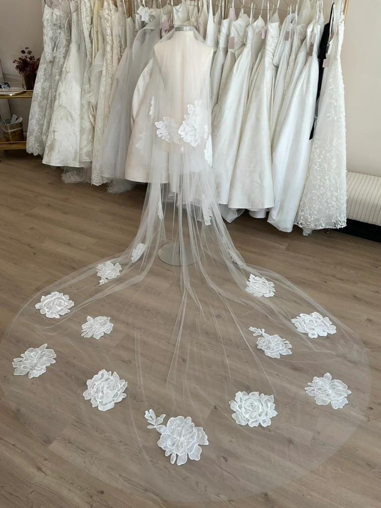 Monique Lhuillier - Daphne Veil (Cathedral) - Image 2