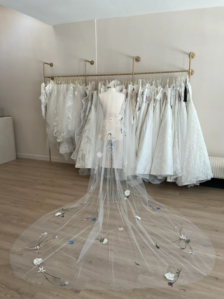 Monique Lhuillier - Liliana Veil (Cathedral) - Image 3
