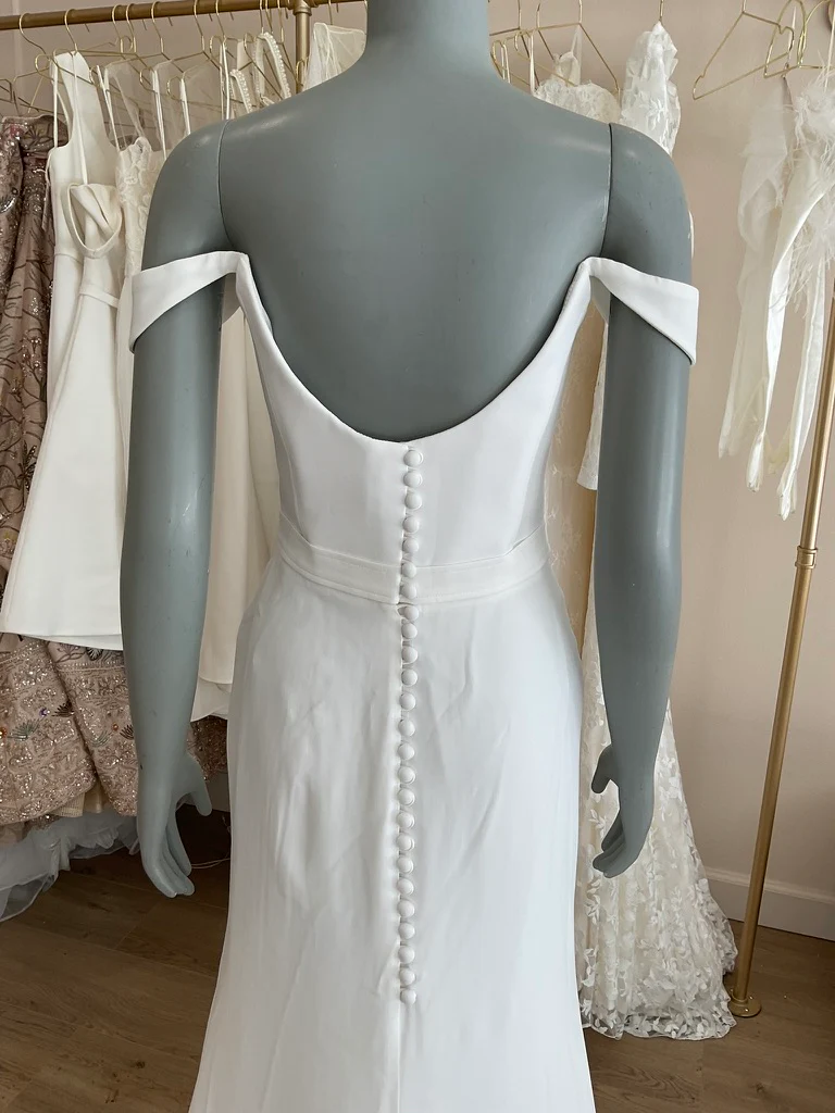 Suzanne Neville - Holst (6) - Image 6