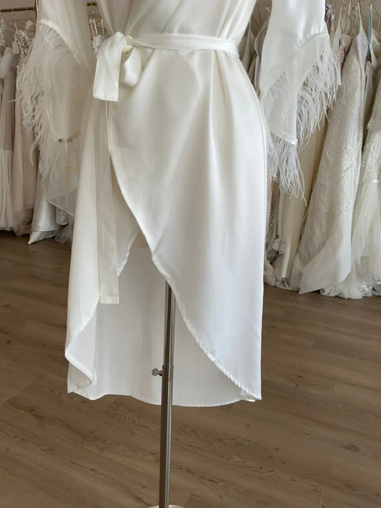 Untamed Petals - Ellis Feather Robe (Small, Ivory) - Image 3